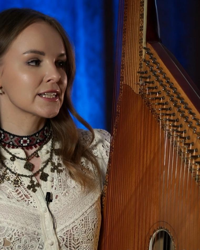 Tetiana Mazur recording bandura